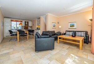 Ammerland Whg. 1 – Großzügige Ferienwohnung für bis zu 4 Personen mit Garten.