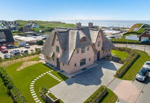 Hüs am Meer – Reetgedecktes Haus nahe der Wenningstedter Promenade mit herrlichem Meerblick