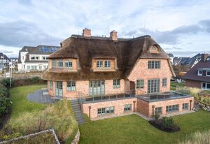Hüs am Meer – Reetgedecktes Haus nahe der Wenningstedter Promenade mit herrlichem Meerblick