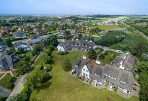 Ameland, App. 12 – Charme & Luxus zwischen Dorfteich und Golfplatz.