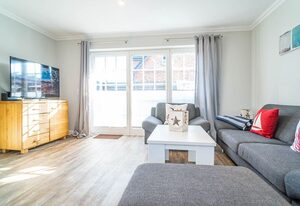Haus Strandoase – Ferienhaushälfte für bis zu 6 Personen. Mit Sauna, Süd Terrasse und Süd Balkon.