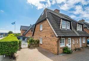 Haus Strandoase – Ferienhaushälfte für bis zu 6 Personen. Mit Sauna, Süd Terrasse und Süd Balkon.