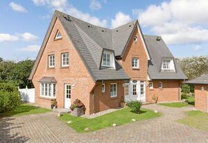 SYLThouse – Der Dorfteich zum Greifen nahe. Perfektes Design. Verträumte Bestlage.