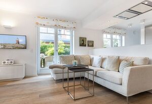 Landhaus Berthin-Bleeg, App. 1 Inselgrün – Top Lage. Wellness. Luxuriöse Ausstattung. Und sogar 2 Terrassen.