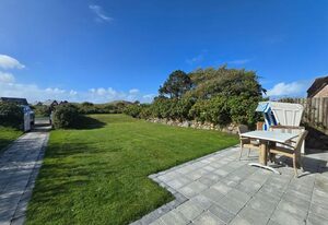 Ferienhaus Am Dorfteich 16a Wenningstedt – Ferienhaus am Dorfteich 16a – Strandnahe Ferienwohnung in Wenningstedt auf Sylt mit Terrasse, Dünenblick & Garten