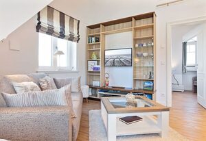 Landhaus Berthin-Bleeg, App. 10 Orphée – Top Lage. Hochwertige Ausstattung. 4 Meter Deckenhöhe!