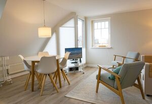 Hus-de-Hahn - Wohnung 2 – Das vielleicht beste Beispiel für geradliniges Design unter vielen Schrägen