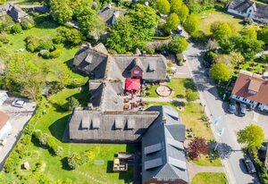 Strandkrabbe – Großzügig geschnittene OG-Wohnung im historischen Kern von Keitum
