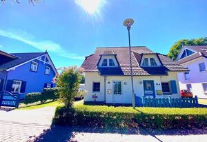 Alte Reihe 14 "Haus Teja" (inkl. Sky) – Doppelhaushälfte inklusive Netflix und Sky