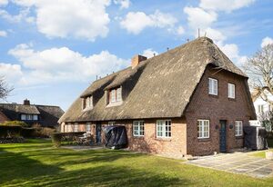 Paulas Hüs - Ina – Ein romantisches Reetdachhaus im historischen Ortskern von Keitum