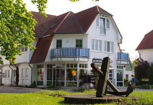 Hafenstrasse 34 - Wohnung 8 – Komfortable Ferienwohnung in Zingst mit Parkplatz, 3 Schlafzimmern und WLAN