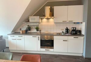 Hafenstrasse 34 - Wohnung 8 – Komfortable Ferienwohnung in Zingst mit Parkplatz, 3 Schlafzimmern und WLAN