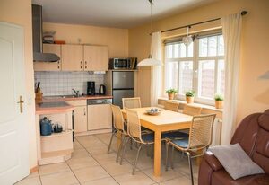 Strandstr. 4b "Likedeeler 2" – Ferienhaus "Likedeeler 2" in Zingst: 95 m², Garten, Kaminofen, Terrasse
