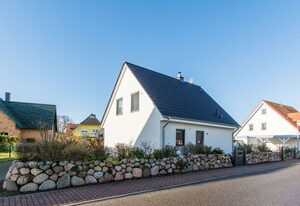 Ferienhaus - Deichweg 10 – Ferienhaus Deichweg 10 – Komfortables Ferienhaus mit Garten in Zingst
