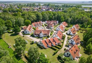 Ferienpark Freesenbruch – Komfortable Ferienwohnung im Ferienpark mit Balkon und Pool in Zingst