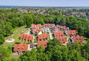 Ferienpark Freesenbruch – Komfortable Ferienwohnung im Ferienpark mit Balkon und Pool in Zingst