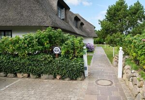 Sharky Bay – Die reetgedeckte, gepflegte Anlage liegt auf einem ca. 2000 m² großem Grundstück