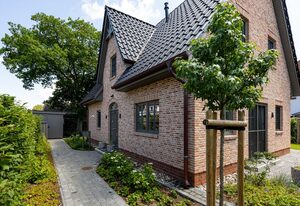 Modernes Ferienhaus mit Sauna, eingezäuntem Garten und Strandnähe – ideal für Familien, Freunde und Hundeliebhaber