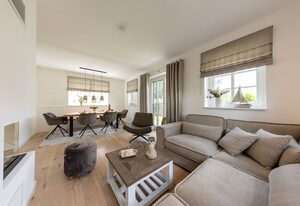 Modernes Ferienhaus mit Sauna, eingezäuntem Garten und Strandnähe – ideal für Familien, Freunde und Hundeliebhaber