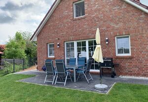 Loppi Hus – Hochwertiges Ferienhaus in direkter Kanallage