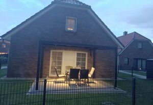 Strandhaus Meeresluft – Hochwertiges 100qm Ferienhaus für 6 Pers. mit Kamin und Garten direkt am Deich