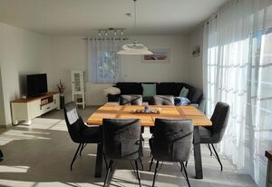 Strandhaus Meeresluft – Hochwertiges 100qm Ferienhaus für 6 Pers. mit Kamin und Garten direkt am Deich