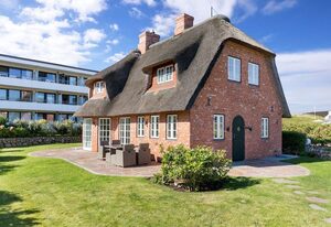 Cliffhouse – Lifestyle unter Reet. Gleich am Meer & Strand. Design pur.