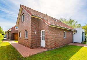 Ruhepol – 130qm Ferienhaus für 6 Personen mit Wintergarten, Garten, Dachterrasse und Kamin