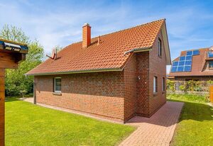 Ruhepol – 130qm Ferienhaus für 6 Personen mit Wintergarten, Garten, Dachterrasse und Kamin