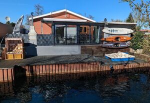 Strobels Ferienhaus am Wasser mit Bootssteg  Großes Meer Ost