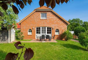 Mittsommer – Schönes Ferienhaus (100qm) für 6 Personen mit Kamin, Garten und Wasserzugang