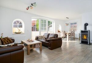 Mittsommer – Schönes Ferienhaus (100qm) für 6 Personen mit Kamin, Garten und Wasserzugang