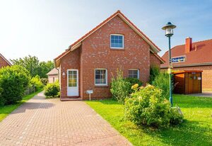 Mittsommer – Schönes Ferienhaus (100qm) für 6 Personen mit Kamin, Garten und Wasserzugang