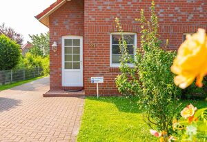 Mittsommer – Schönes Ferienhaus (100qm) für 6 Personen mit Kamin, Garten und Wasserzugang