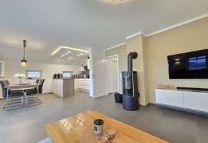 Ferienhaus Urlaubsglück Neßmersiel – Modernes Ferienhaus mit Kamin, Garten und familienfreundlicher Ausstattung