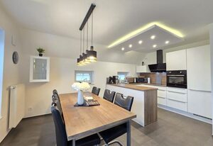 Ferienhaus Urlaubsglück Neßmersiel – Modernes Ferienhaus mit Kamin, Garten und familienfreundlicher Ausstattung