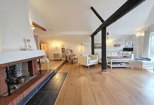 Ferienhaus Seehuus – Historische Fischerkate mit sonniger Terrasse und Gartenidylle