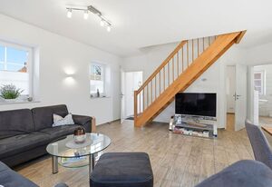 Nordseeperle – 100qm Ferienhaus für 6 Personen + Hund mit Kamin, Sauna & Garten in Hafennähe