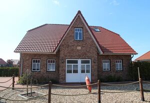 Olle Warft – 150qm Ferienhaus für 8 Personen + Hund mit Sauna, Kamin und großem Garten