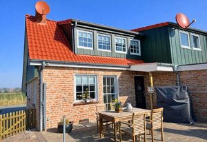 Ferienhaus : Huus an`t Diek, Maisonette Wohnung in Deichnähe, Nähe Norddeich