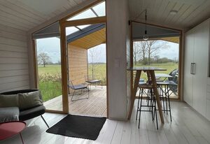 (203) Modernes Tiny House an der Elbe mit Blick ins Grüne