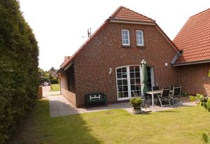 Friesenhuske – Tolles Ferienhaus (85qm) für 5 Personen mit Garten in Norden