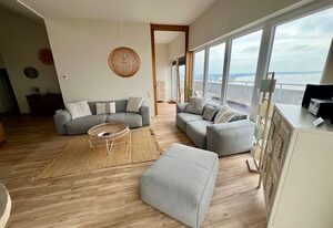 COAST HOUSE Sky Suite
