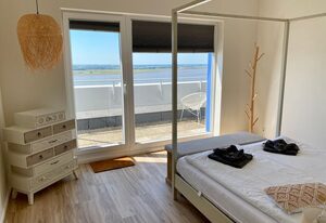 COAST HOUSE Sky Suite