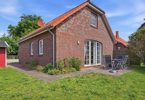 Blaue Möwe – Freistehendes Ferienhaus (100qm) für 6 Personen mit Garten, Kamin, 2 Bädern