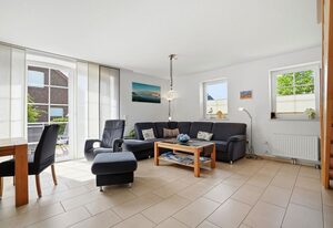 Blaue Möwe – Freistehendes Ferienhaus (100qm) für 6 Personen mit Garten, Kamin, 2 Bädern
