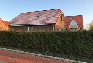 Achtern Diek – Ferienhaus mit 100qm für bis zu 6 Personen mit 2 Bädern und schönem Garten