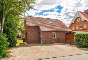 Haus Otter – Schönes Ferienhaus (100qm) für 6 Personen und Hund mit Kamin, Sauna und Garten