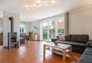 Haus Otter – Schönes Ferienhaus (100qm) für 6 Personen und Hund mit Kamin, Sauna und Garten