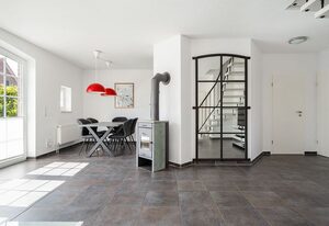 Nordstrand – Ferienhaus (100qm) für 6 Personen mit Kamin und Terrasse in Norden